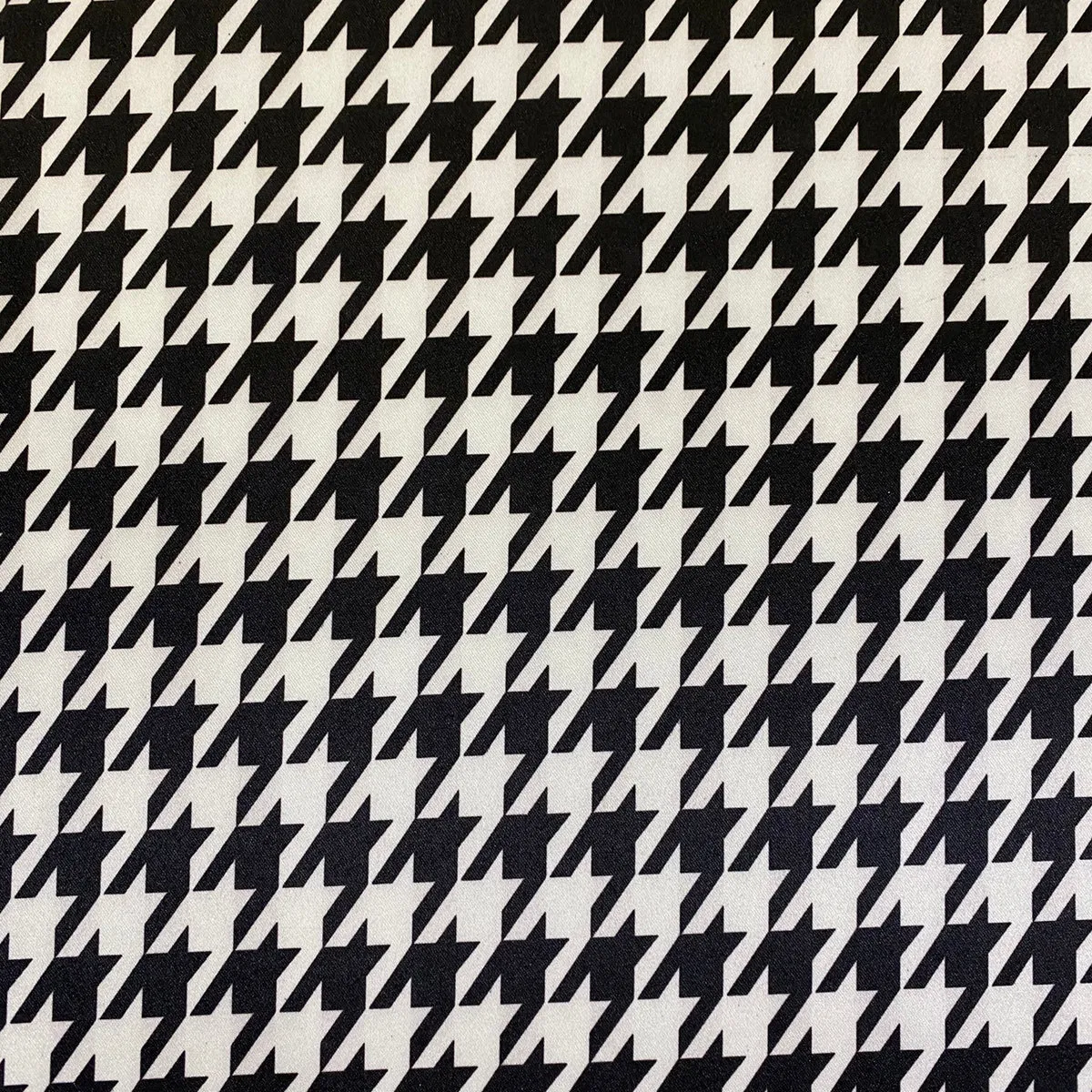 Lamour Prints Table Runner in Houndstooth